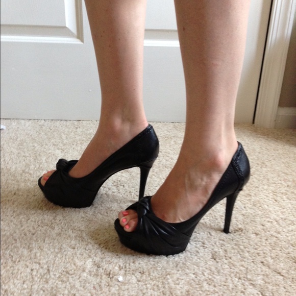 🎀Gianni Bini Platform Peep Toe Pumps!🎀 - Picture 4 of 4